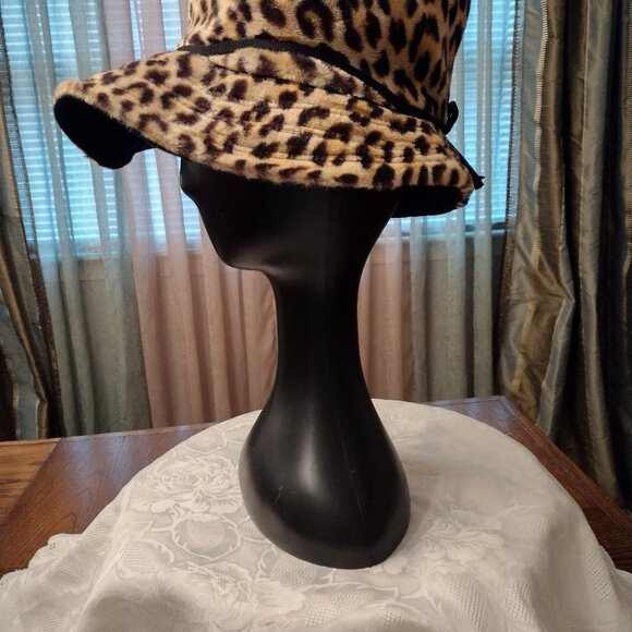 MISSING Accessories - Vintage Leopard Print High Hat w/Bow LARGE